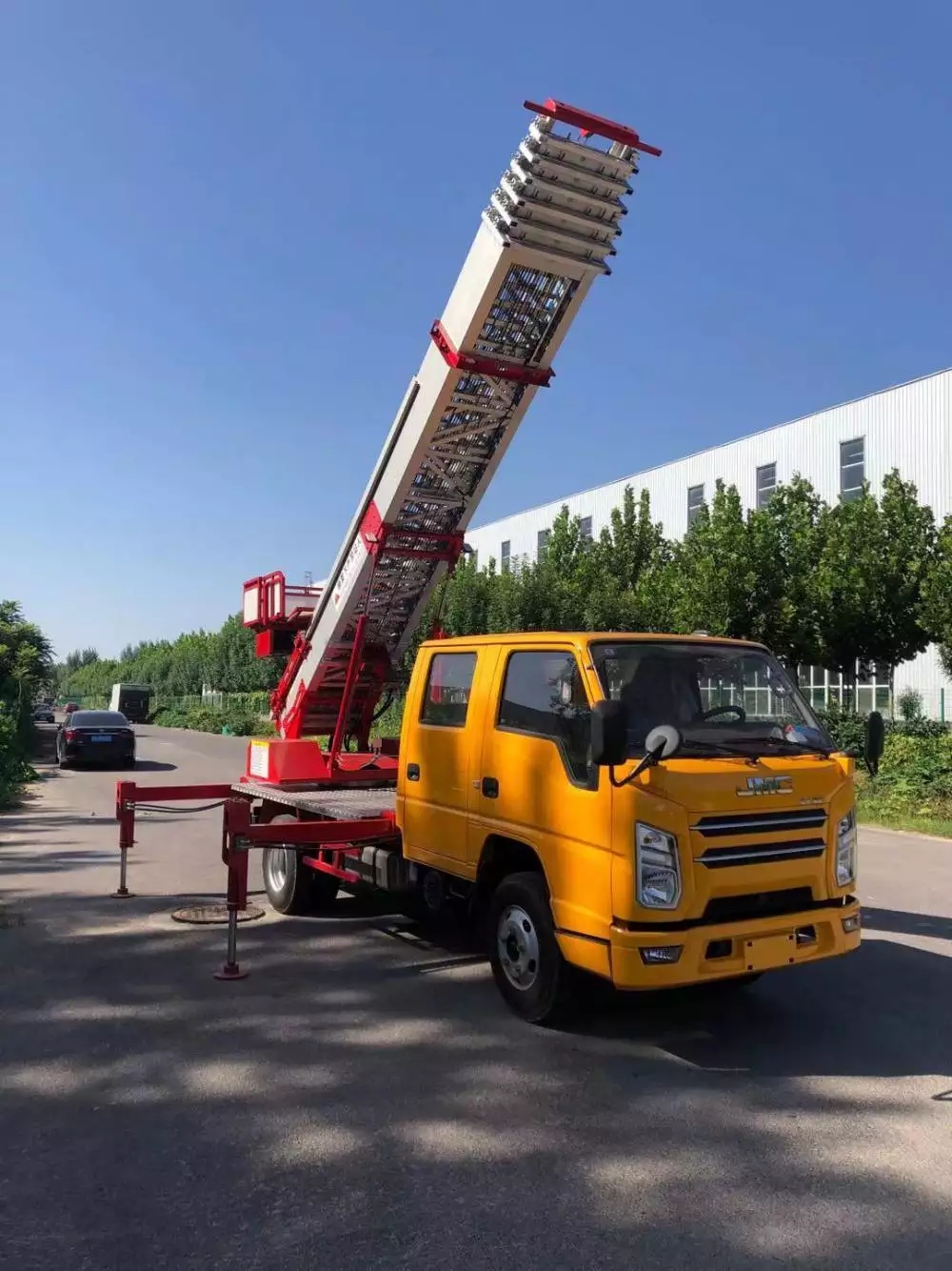 北川附近的云梯车出租服务：轻松解决高空作业需求