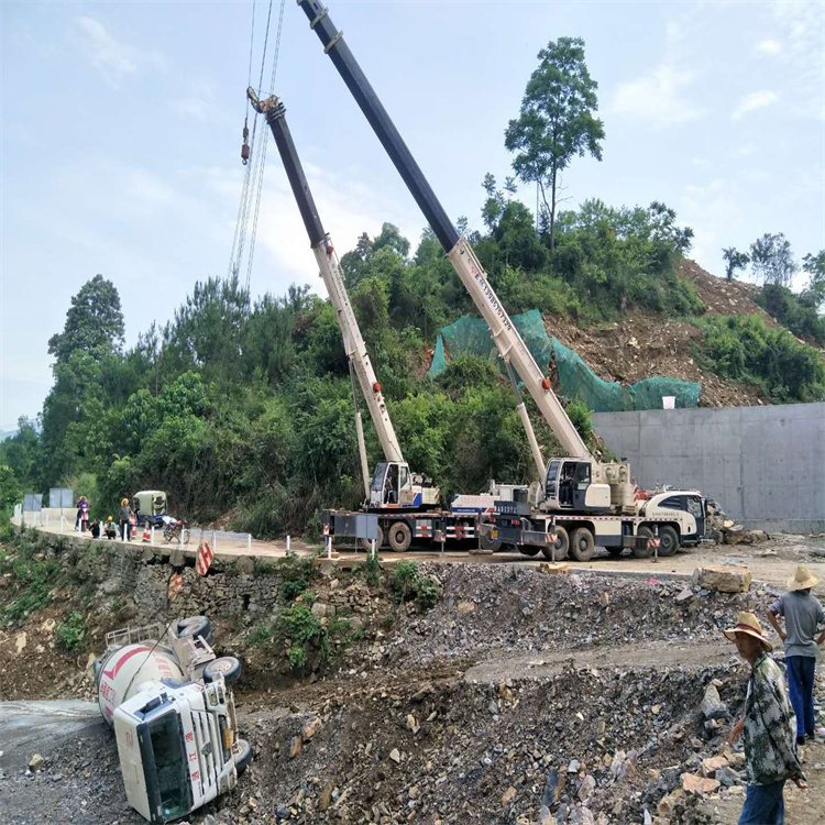 北川汽车掉沟里叫吊车救援要多少钱