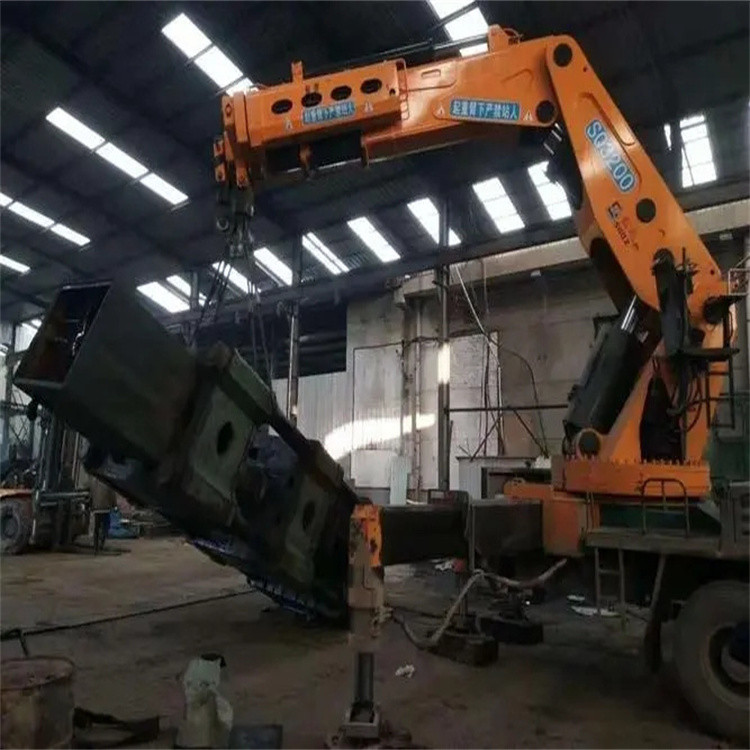 北川130吨折臂吊车出租吊机租赁附近电话