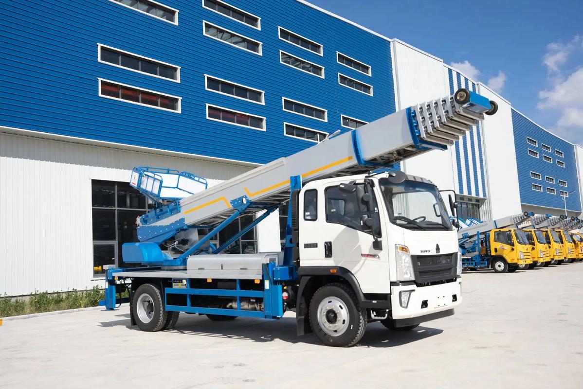 北川出租云梯车高空作业车 建筑垃圾搬运